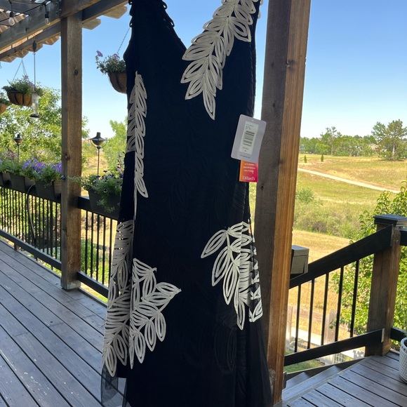 Classy Black sleeveless dress with embroidery embellishments. NWT. - Picture 9 of 11